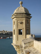 őrtorony a kikötőben
