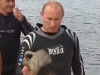Az orosz miniszterelnök rendszeresen vállal be bravúros dolgokat újságírók előtt- ezúttal első merülései egyikén amforákat talált.